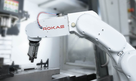 Промышленный робот ROKAE на производственной линии